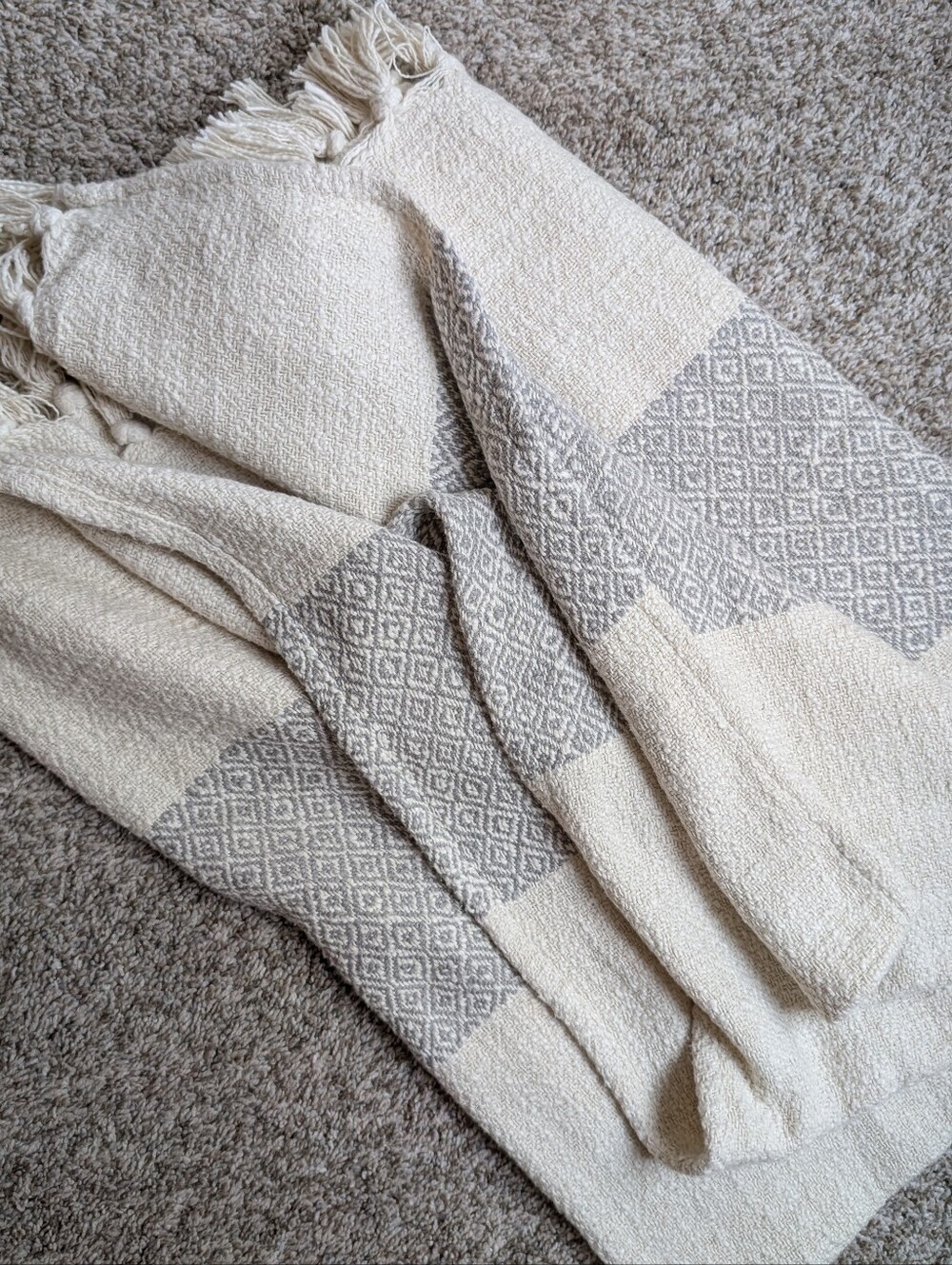 NWT Fieldcrest Cotton Throw Blanket With Tassels Cream Gray Geometric Design